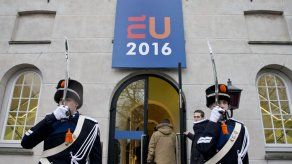 Ministros UE quieren reforzar fronteras y frenar a migrantes