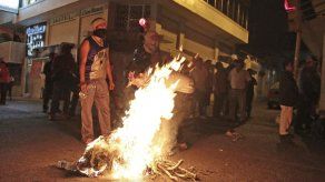 Un muerto y 12 heridos en violento desalojo de maestros en Acapulco