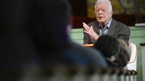 Dan de alta al expresidente Carter tras cirugía craneal