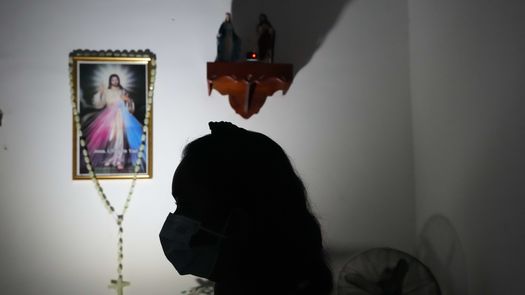 “No se enfermen, no se lastimen, no hagan nada que los haga ir a un hospital a recibir tratamiento”, dijo Samath Dharmaratne, presidente de la Asociación Médica de Sri Lanka. “Esta es una situación grave”.