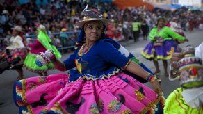 Fiesta católica reúne multitudes en Bolivia