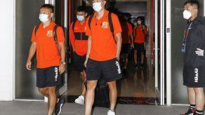 Futbolistas de la liga china salen de su burbuja tras 70 días de confinamiento