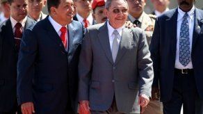 Raúl Castro arriba a Venezuela