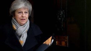 El Gobierno de May afronta una moción de censura tras la derrota del brexit