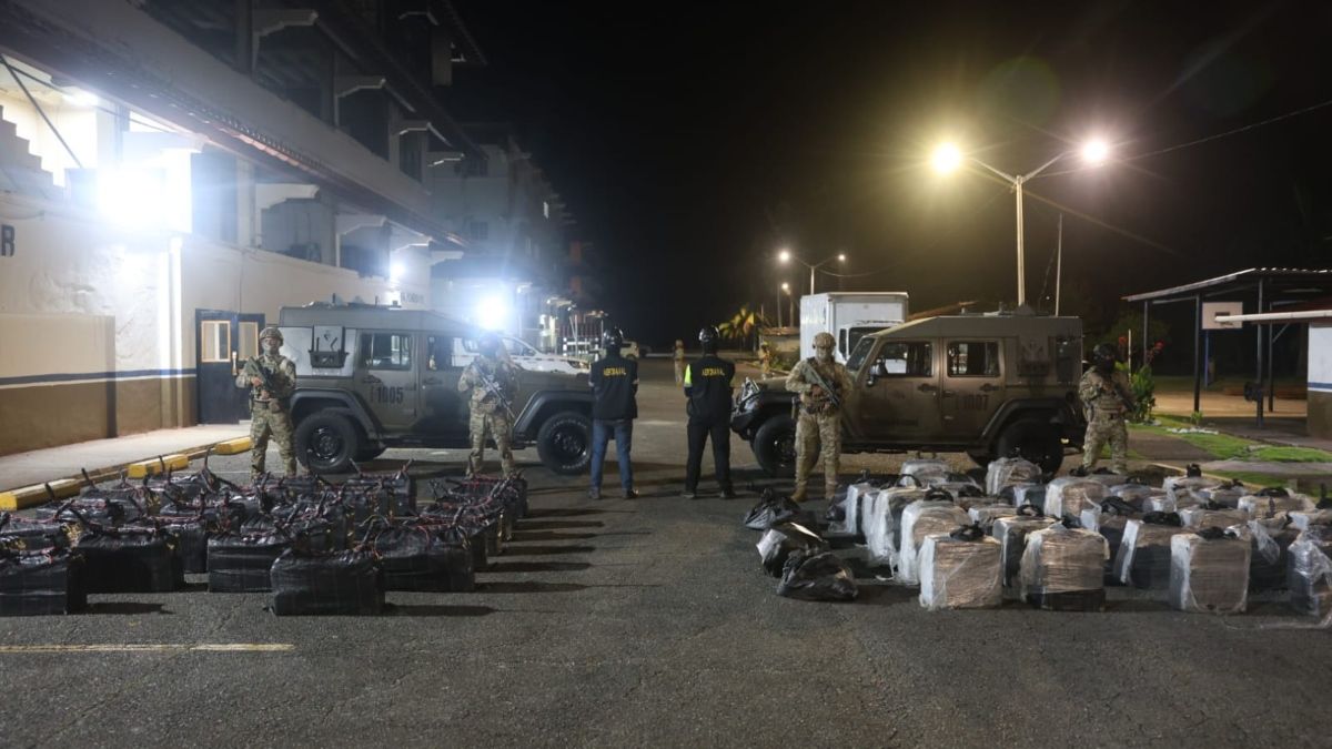 El SENAN incauta de 1,777 paquetes de presunta droga. El SENAN incauta de 1,777 paquetes de presunta droga.