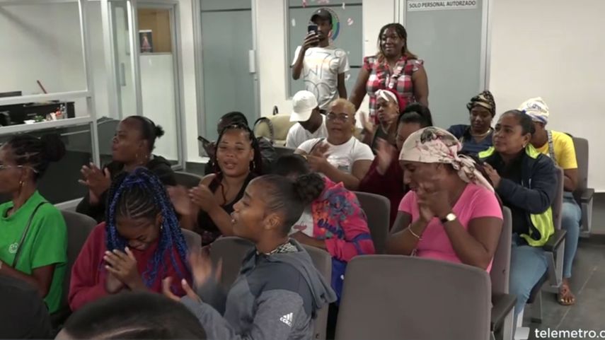 Ciudadanos de Colón protestan en la Asamblea Nacional.