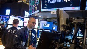 Dificultades de Wal-Mart reavivan debate sobre salario mínimo en EEUU