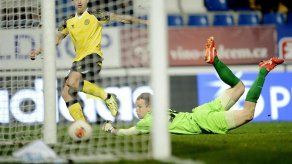 Sevilla salva empate al final en Liberec y sigue líder de grupo