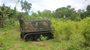 Policía de Colombia estrena vehículo para aspersión en cultivos ilícitos