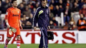 Casillas sufre una contusión y no tiene rotura en su mano izquierda