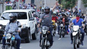 Médicos y maestros retoman marchas contra reformas sanitarias y educativas en Honduras