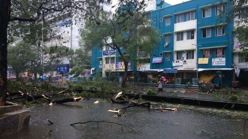 El ciclón Vardah alcanza la costa sureste de la India