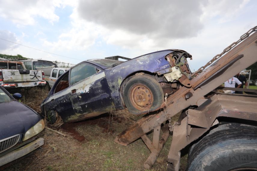 Alcaldía de San Miguelito inicia operativos para eliminar chatarra de las avenidas.