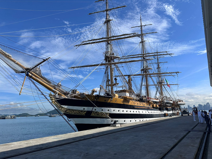 Buque Amerigo Vespucci en Panamá