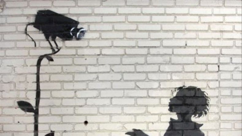 Subastan graffiti del británico Banksy en Beverly Hills