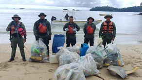Guardaparques y Policía Ambiental recolectan desechos en Coiba.