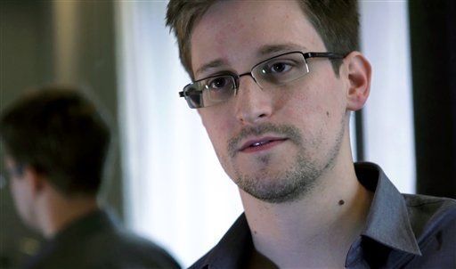 El FBI inició investigación penal sobre Edward Snowden