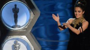 Salma Hayek reconoce haber rechazado trabajos por estar con su familia