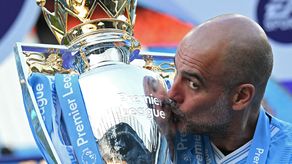 Pep Guardiola renueva hasta 2027 como técnico del Manchester City.