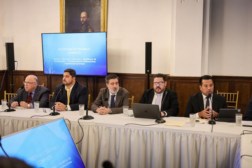 Gobierno y empresarios buscan modernizar la industria pesquera panameña. Gobierno y empresarios buscan modernizar la industria pesquera panameña.