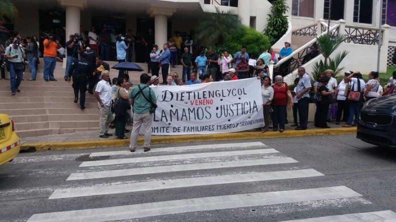 Comisión aprueba en 1er debate aumento a pensión vitalicia a afectados por dietilenglicol