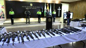 Policía de Colombia realiza la mayor incautación de armamento a disidentes FARC