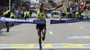 Etíopes Hayle y Baysa conquistan el Maratón de Boston