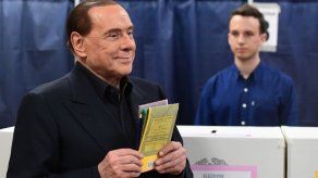 Berlusconi sale del hospital y hará campaña para las europeas