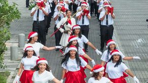 Desfile de Navidad en Calle 50