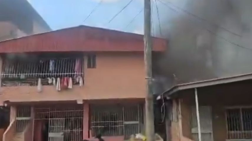 Bomberos atienden incendio en residencia