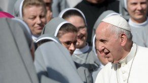 El papa lamenta el poco apoyo político y económico a la familia El papa lamenta el poco apoyo político y económico a la familia