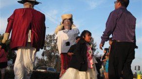 Indígenas zapotecas recrean fiesta de su comunidad en EEUU