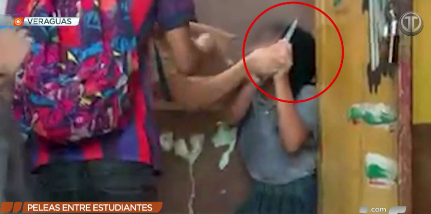 Autoridades analizan prohibir celulares en centros educativos