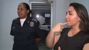 Teniente de la Policía tiene más 15 años interpretando el lenguaje de señas