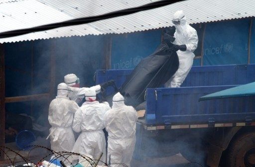 Ébola superó los 2.000 muertos, OMS acelera movilización médica