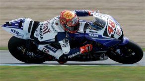 Lorenzo gana la pole