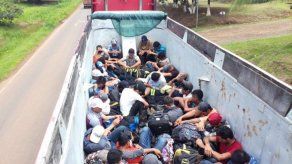 Descubren en Costa Rica a 50 nicaragüenses indocumentados ocultos en camión