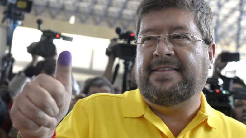 Ministra y excandidato presidencial encienden redes en Bolivia llamándose ladrones