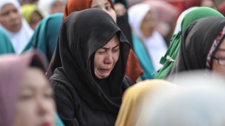 Suben a 30 los muertos en el terremoto en Indonesia
