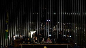 Agitada sesión del Senado brasileño para aprobar reforma laboral de Temer