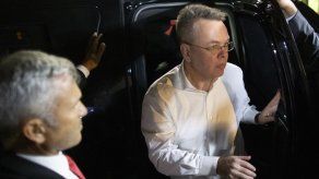 El misionero estadounidense liberado en Turquía llegará este sábado a EE.UU.