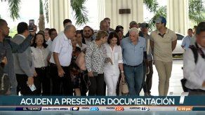 Exprimera dama acude al TE a presentar documentos de postulación a la vicepresidencia