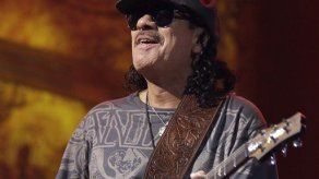 Carlos Santana escribe sus memorias