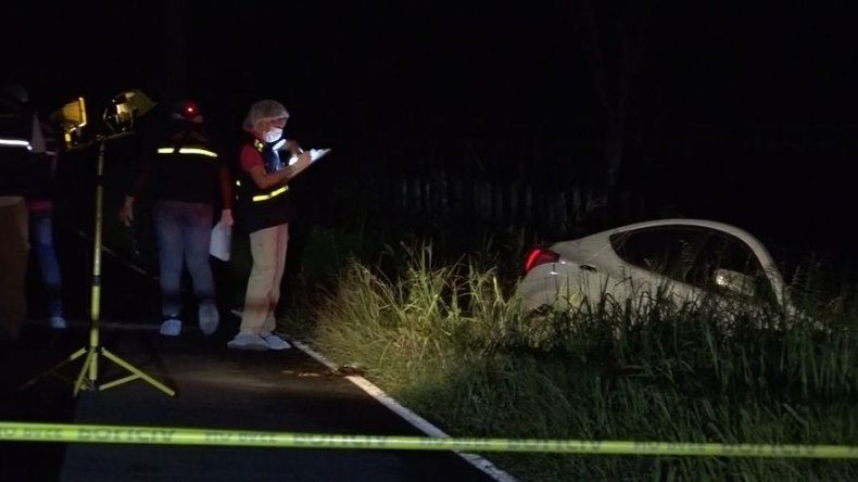 Dos hombres acribillados a disparos y abandonados en un carro en Viento Frío, Colón