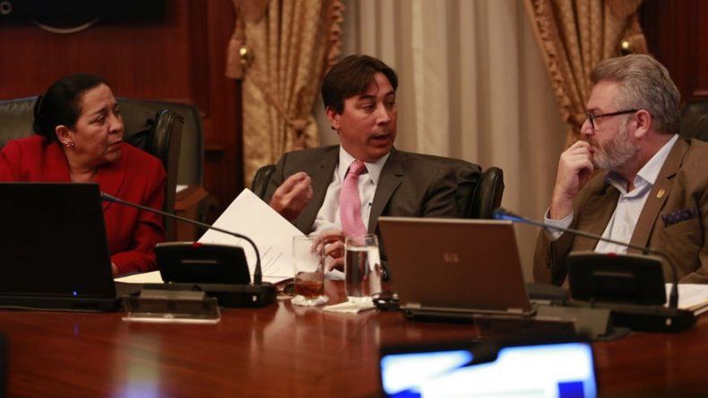 Ministro Arrocha viaja a Venezuela a gestionar el pago de deuda