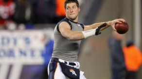 Tebow trabaja tiempo extra para mejorar mecánica de lanzamientos