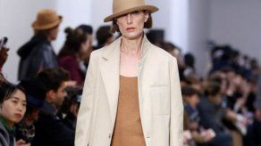 Pasarelas de París honran a la mujer fuerte y con carácter del siglo XXI