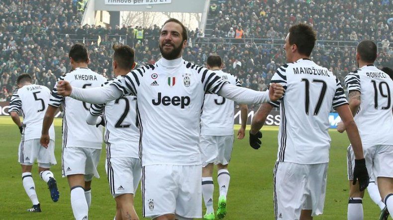Otro gol de Higuaín amplía ventaja de la Juve en Italia