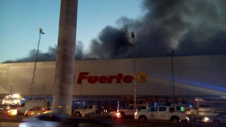 Se registra incendio en supermercado El Fuerte en San Miguelito