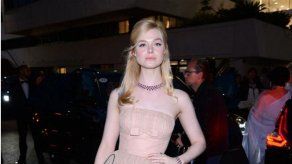Elle Fanning se desmayó en Cannes por culpa de su ajustado vestido